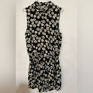 Forever 21 Black & White Daisy Romper Size M